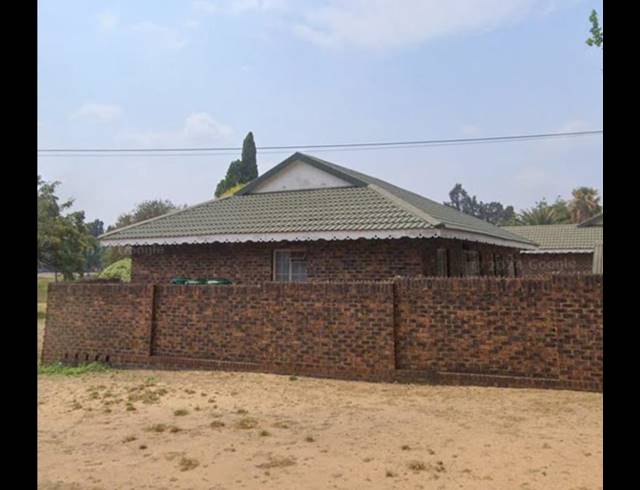 3 BEDROOM TOWNHOUSE FOR SALE IN SASOLBURG EXT 11